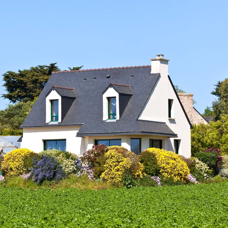 suburban-house-in-western-france-2026-03-17-07-23-44-utc-petite
